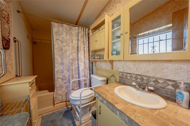 full bathroom with shower / bath combination with curtain, vaulted ceiling, toilet, decorative backsplash, and vanity