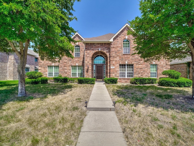 view of front of property with a front lawn