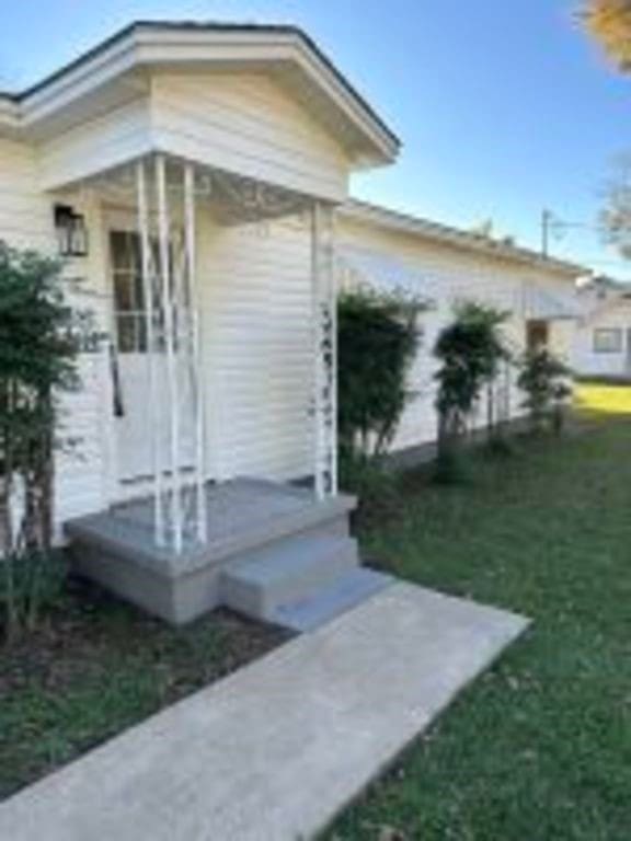 view of side of property with a lawn