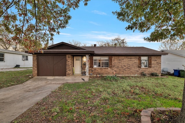 single story home featuring a front yard