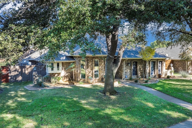 view of front of property with a front yard