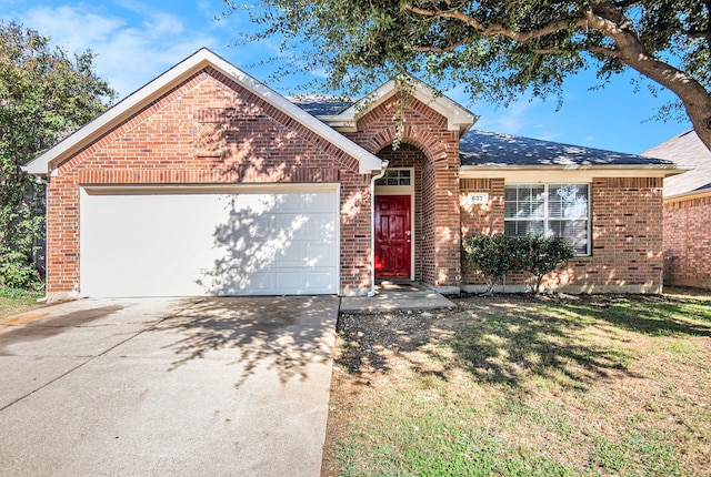 view of front property featuring a garage