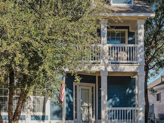 view of front facade featuring covered porch and a balcony