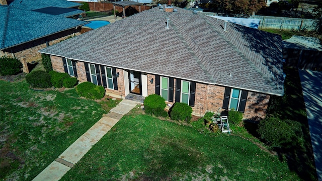 single story home featuring a front yard