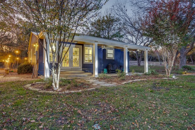 view of front of home featuring a front yard, french doors, and ceiling fan