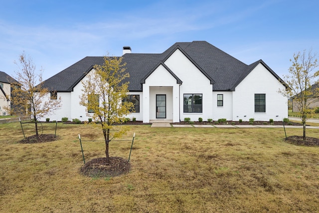 modern inspired farmhouse featuring a front yard