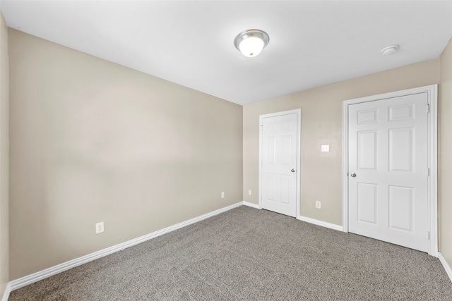 unfurnished bedroom featuring carpet flooring