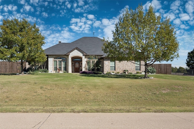 view of front of property with a front yard