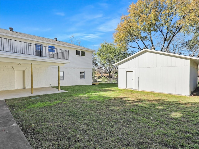 view of yard featuring a patio and a balcony