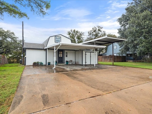 view of front of property featuring a carport and a front lawn