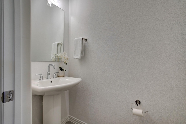 bathroom featuring sink