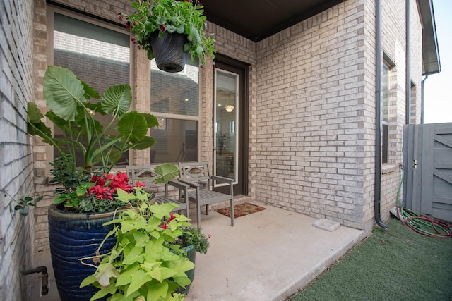 property entrance featuring a porch