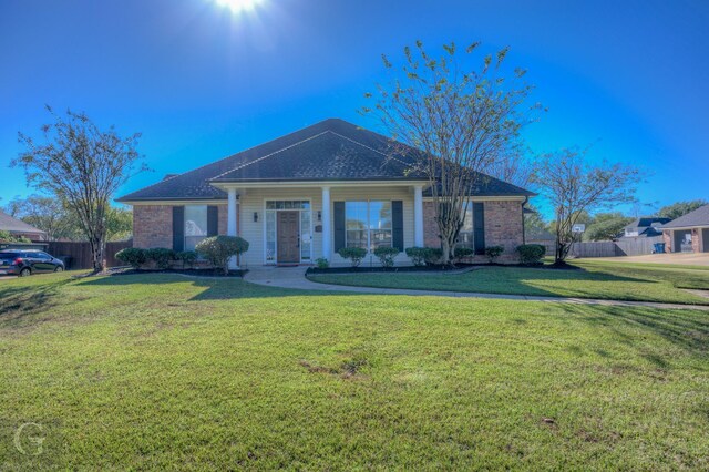 single story home featuring a front lawn