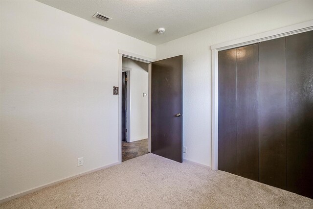 unfurnished room featuring ceiling fan and carpet floors