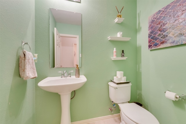 bathroom featuring toilet and sink