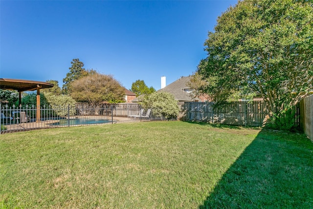 view of yard featuring a fenced in pool