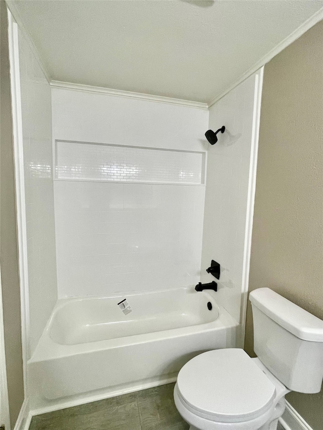 bathroom featuring shower / tub combination, crown molding, and toilet