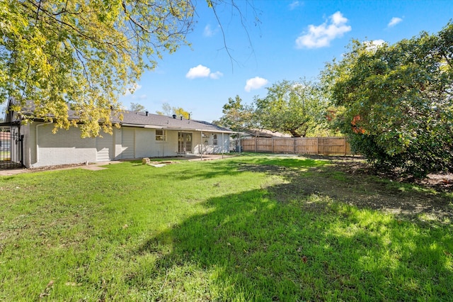 view of yard with a patio