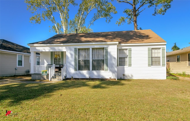 view of front of home featuring covered porch and a front lawn