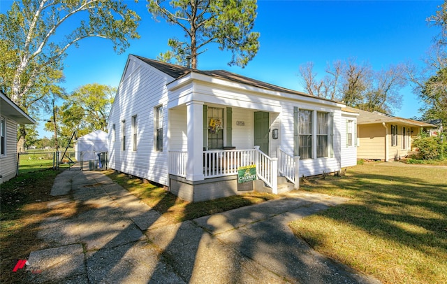 3756 Greenway Pl, Shreveport, LA 71105 - view of front facade with covered porch