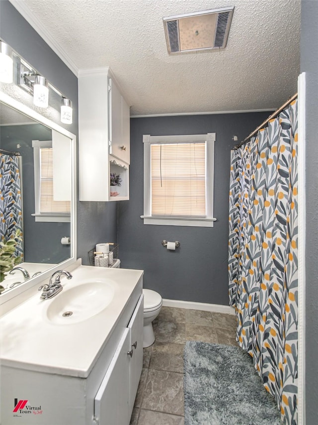 3756 Greenway Pl, Shreveport, LA 71105 - bathroom featuring vanity, toilet, baseboards, a textured ceiling, and curtained shower