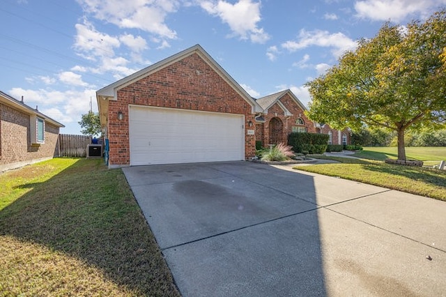 view of front of property featuring a front lawn