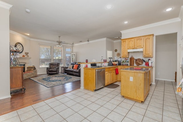 kitchen featuring kitchen peninsula, light wood-type flooring, stainless steel dishwasher, ceiling fan, and crown molding