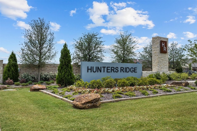 community sign with a yard