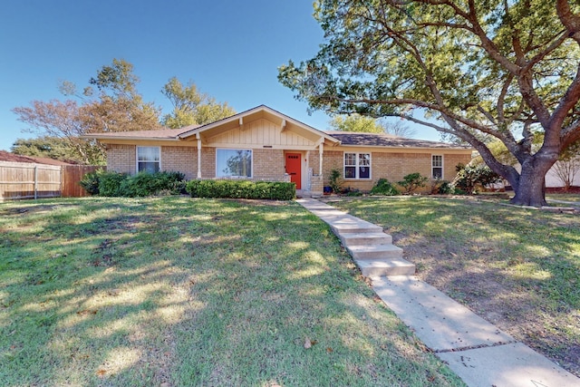 ranch-style home featuring a front lawn