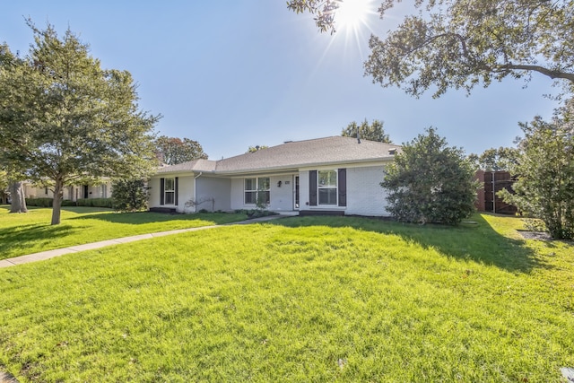 single story home featuring a front lawn