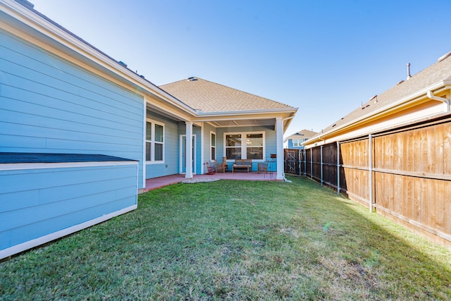 view of yard featuring a patio area