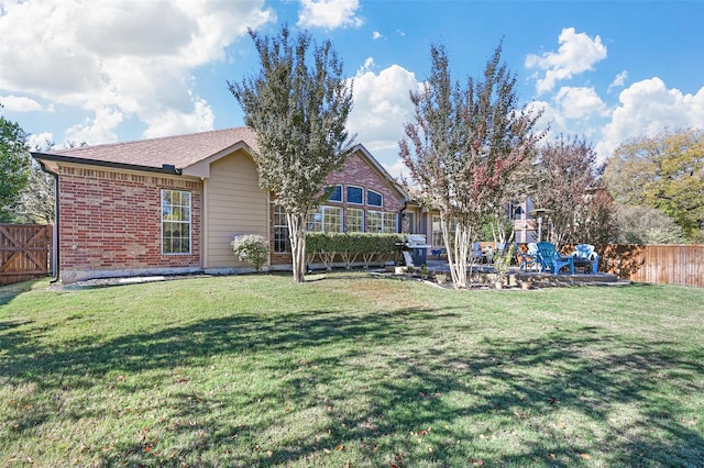 view of yard featuring a patio