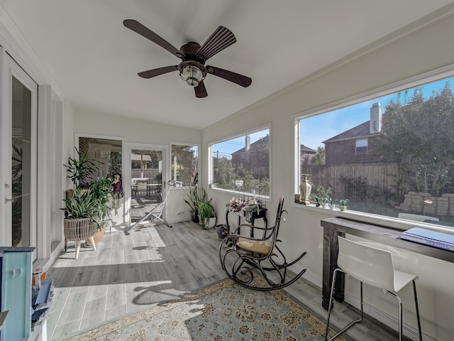 sunroom with ceiling fan