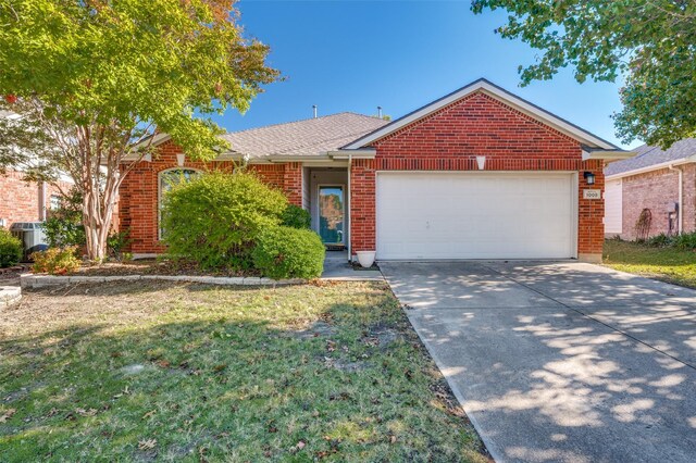 view of front of home featuring a front lawn and a garage