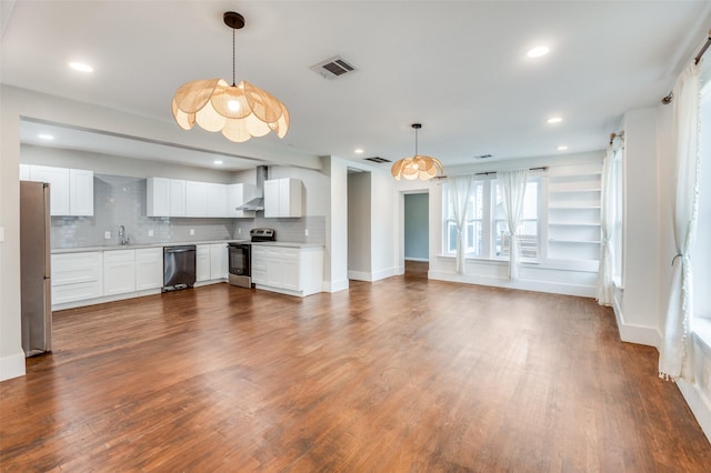 kitchen with white cabinets, visible vents, stainless steel appliances, and light countertops