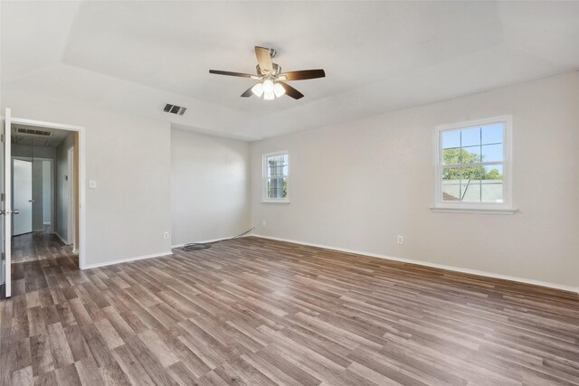 unfurnished room with light wood-type flooring and ceiling fan