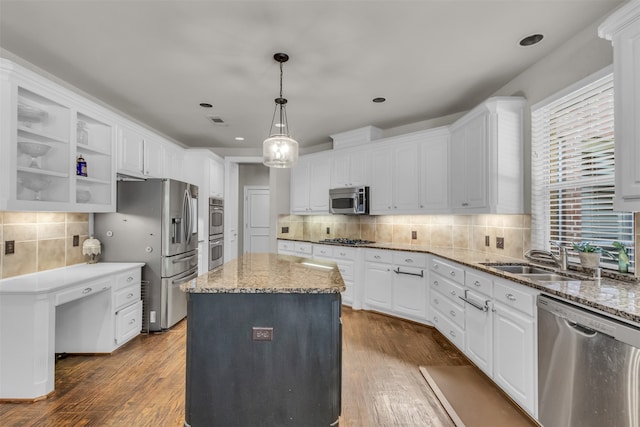 kitchen featuring sink, stainless steel appliances, dark hardwood / wood-style floors, decorative light fixtures, and white cabinets