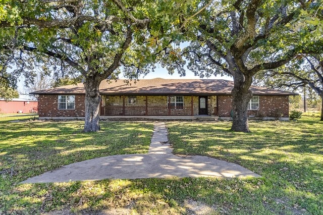 ranch-style house featuring a front lawn