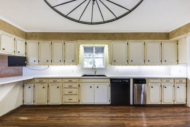 kitchen with crown molding, dishwasher, sink, and dark wood-type flooring