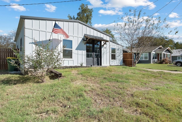 exterior space featuring a yard