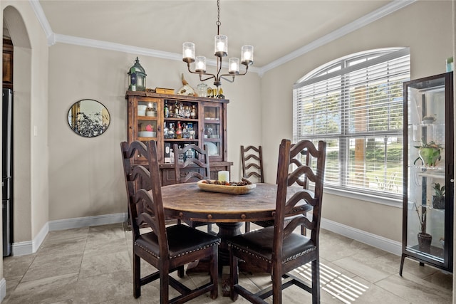 dining room featuring crown molding and a notable chandelier