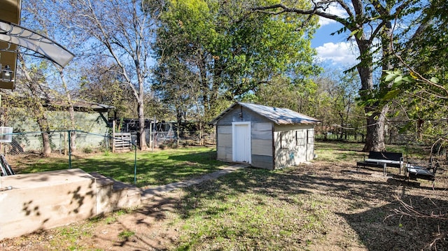 view of yard with a shed