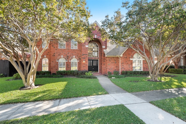 view of front facade with a front lawn