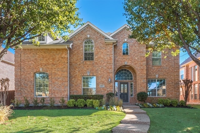 view of front of house featuring a front lawn