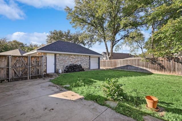 view of yard with a garage