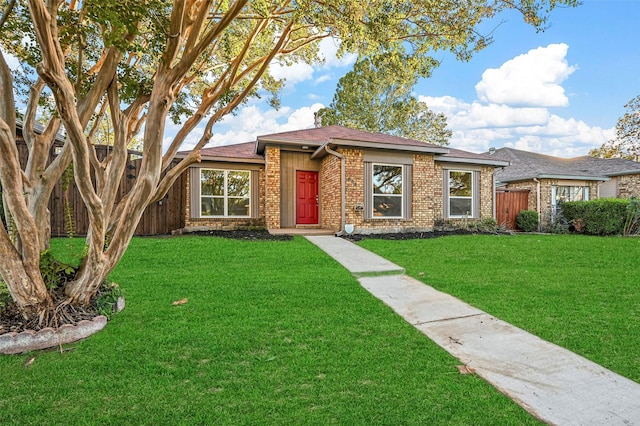 ranch-style home with a front yard