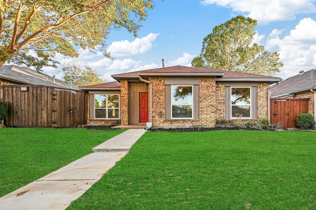 view of front of home with a front lawn