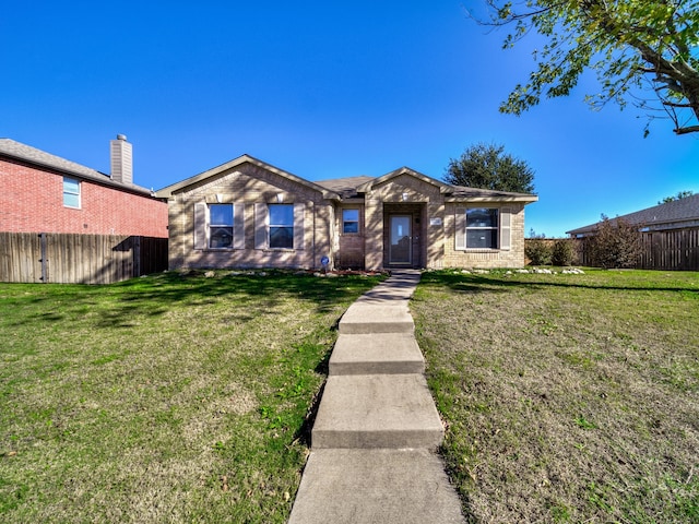 ranch-style house featuring a front yard