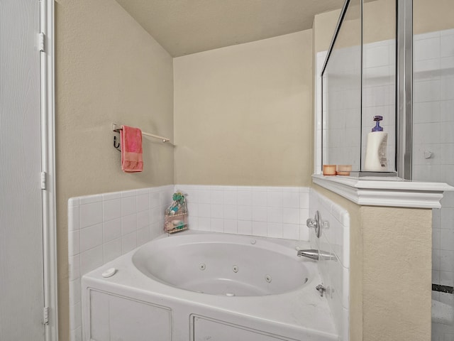 bathroom featuring a washtub and a textured ceiling