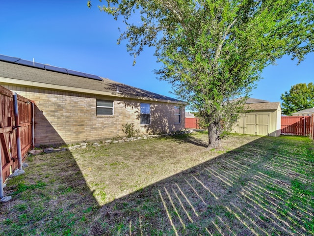 view of yard with a storage unit